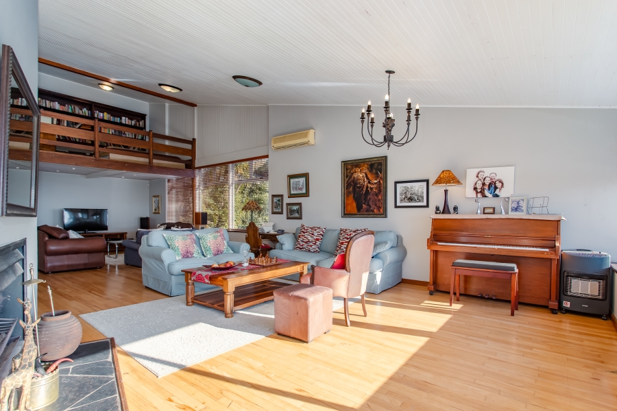 4 Bedroom Property for Sale in Lemoenkloof Western Cape